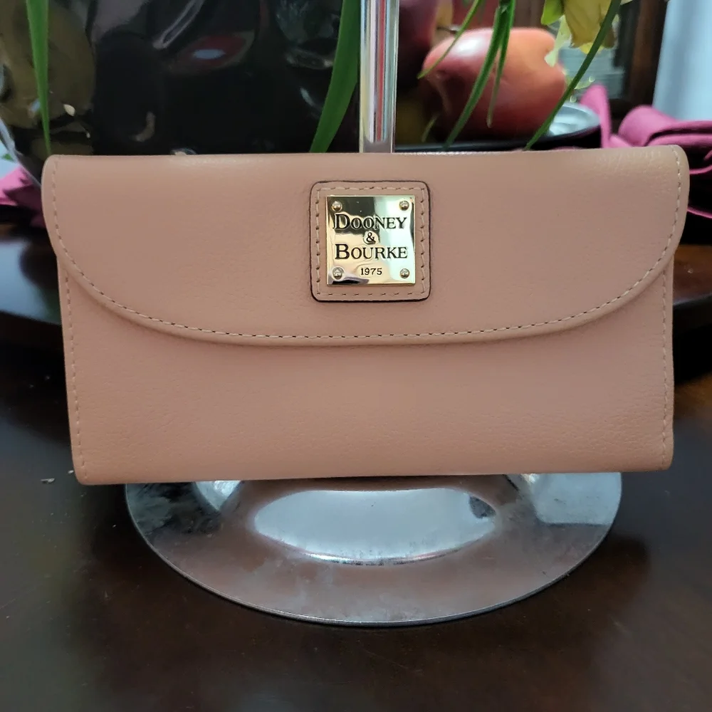 Dooney & Bourke wallet